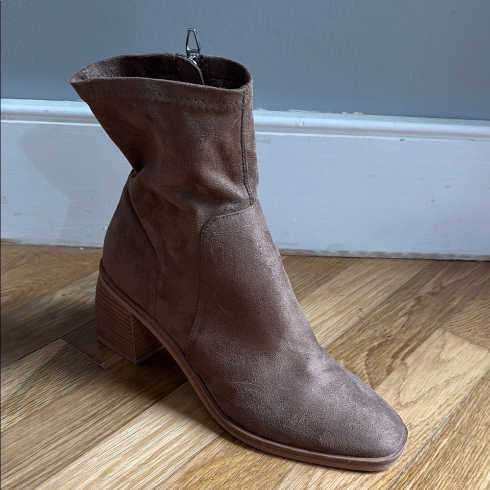 Dolce Vita Brown Suede Booties size 8.5 lightly worn in great condition